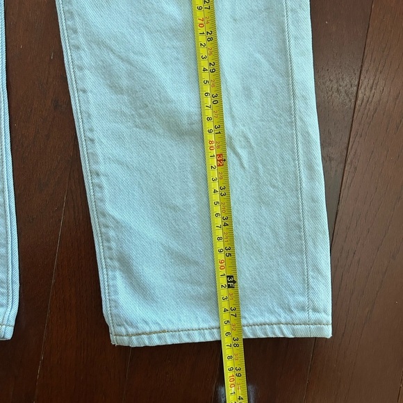 Levi's Wedgie Straight high rise one knee cutoff Jeans 29 x 28 light denim nwot - Picture 3 of 12